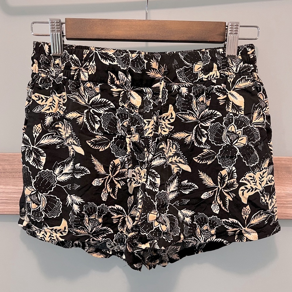 🔥 5 for $25 | Old Navy Floral Drawstring Shorts XS
